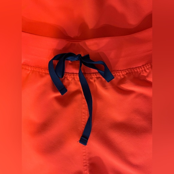 Fiery Coral Figs Scrub Set (Sm/Sm Tall) - Picture 9 of 10